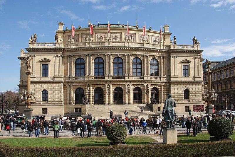 Průčelí Rudolfina v Praze